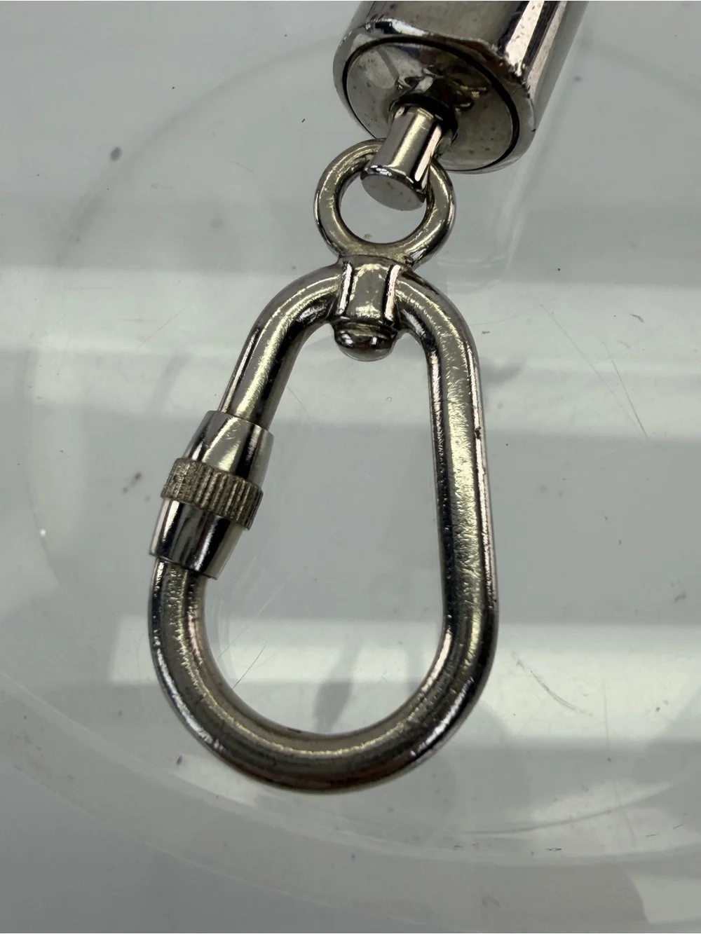 Gucci Logo Silver Tone Carabiner Double Key Ring Holder Charm Made in Italy Used